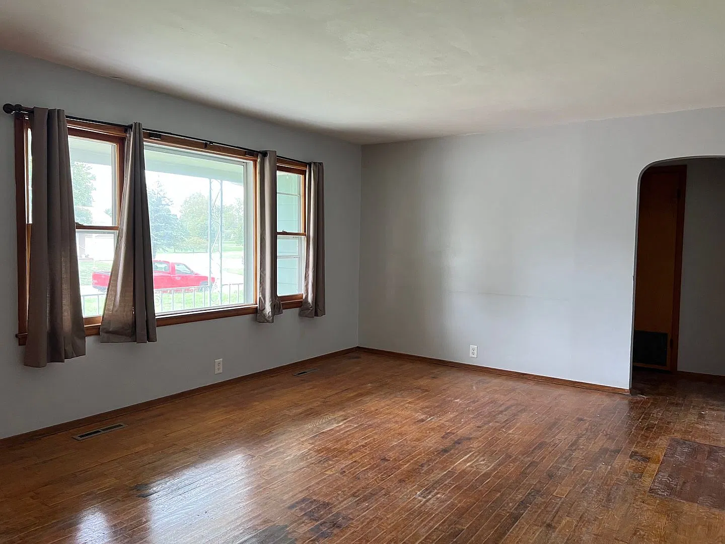 2 Bedroom 1 Bathroom House — Photo 3