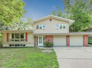 3744 Tanager Dr NE, Cedar Rapids, IA 52402