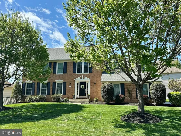 1 Griswold Ct, Sterling, VA 20165