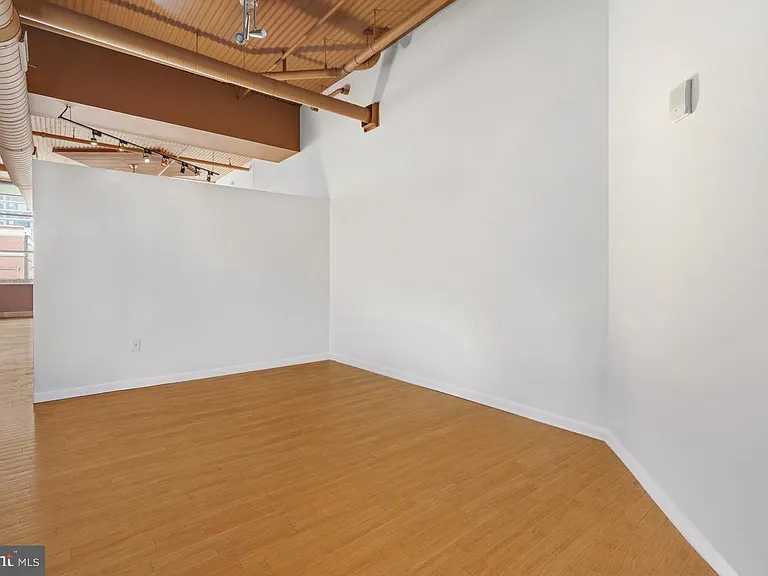 2200 Arch St #609 — Photo 5