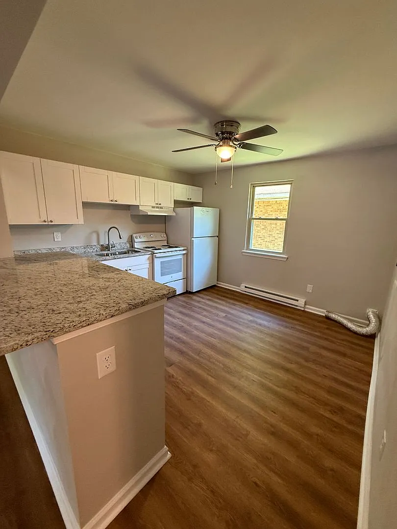 Spacious Duplex! — Photo 4