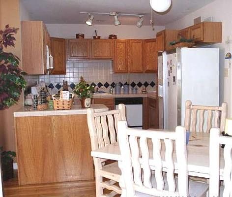 2nd image of 445 Bryn Mawr Dr