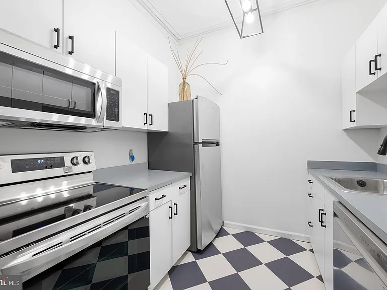 641 N 16th St #1R — Photo 5
