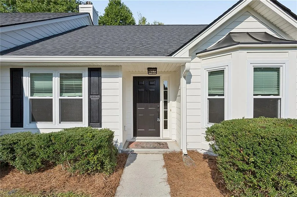 4 bed, 2.0 bath, 1880 sqft, $2,500 — Photo 2