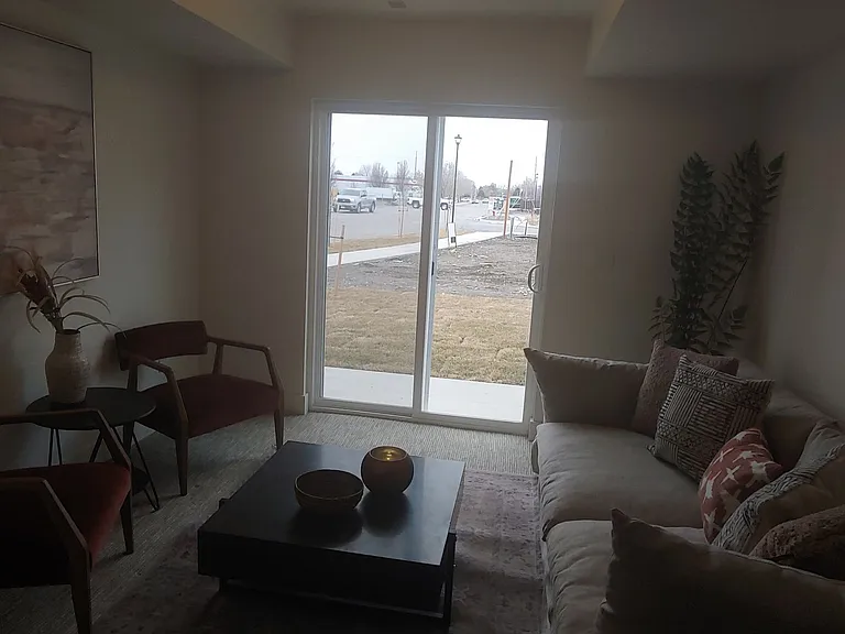 605 E 360 S — Photo 24