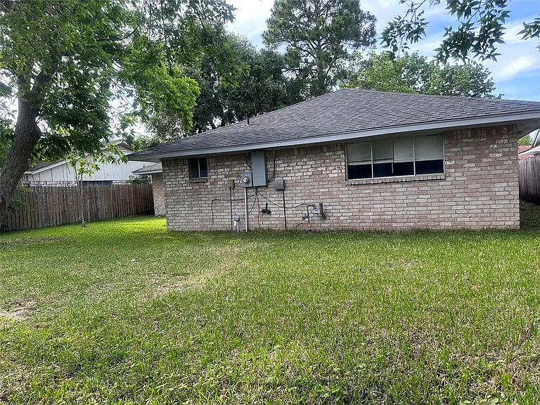 13611 Fernhill Dr — Photo 4