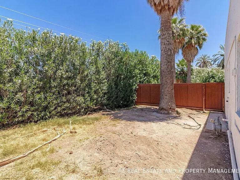 1649 E Oak St #9 — Photo 16