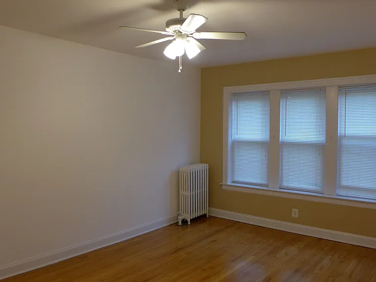 Linder/ Lawrence Apartments — Photo 12