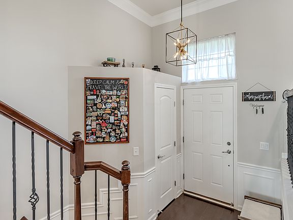 3rd image of 6180 N Pointe Dr