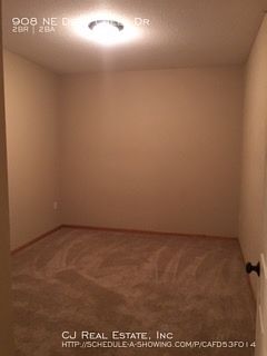 4th image of 908 NE Deer Creek Dr