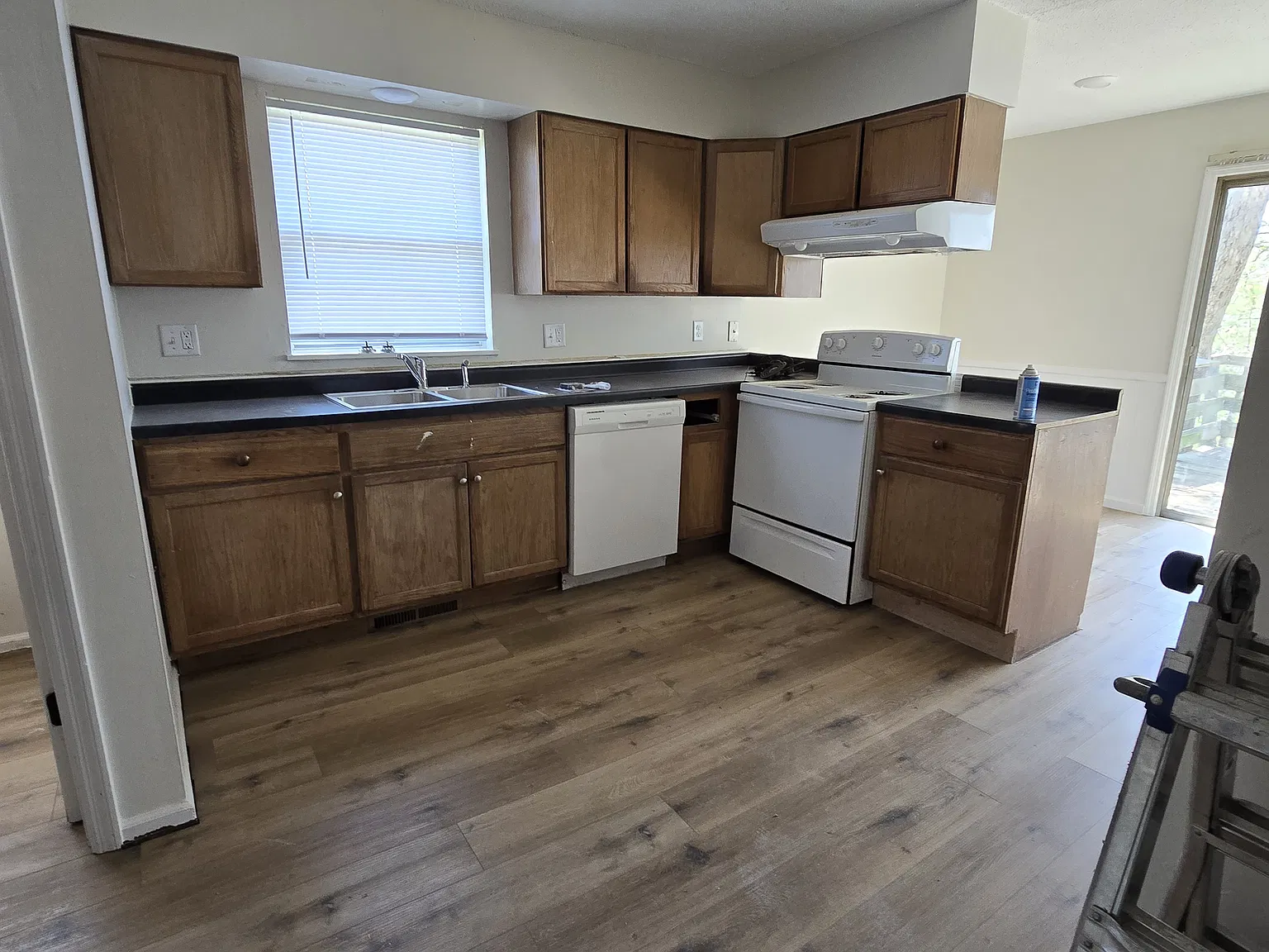 3 bed, 2.5 bath, 1100 sqft, $1,500 — Photo 3