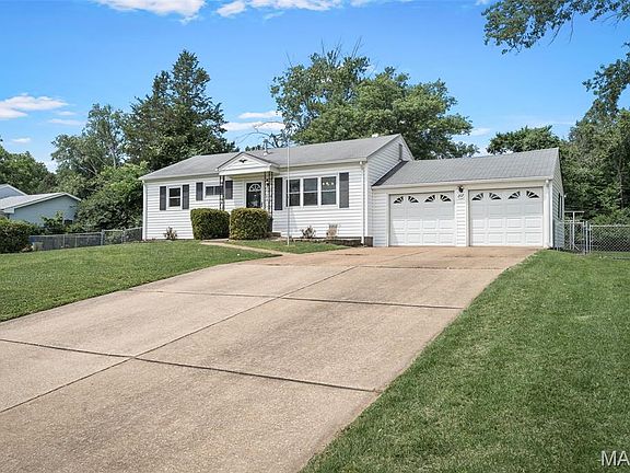 2nd image of 207 Hillsdale Dr