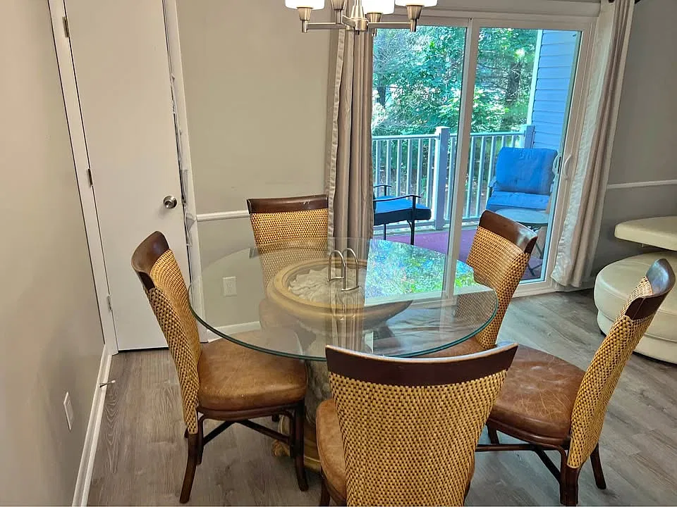 4 bed, 1071 sqft, $2,540 — Photo 3