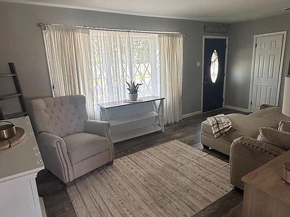 3rd image of 3813 Morrow Dr