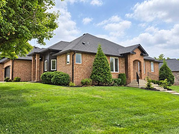 2nd image of 816 W Myra Drive