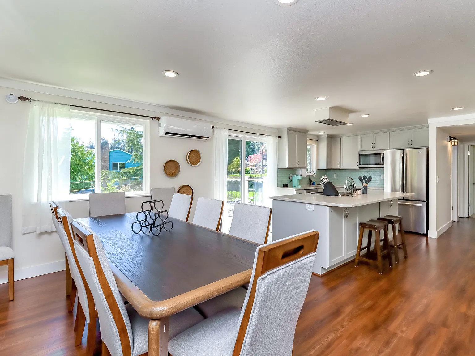 4 bed, 1884 sqft, $3,200 — Photo 4