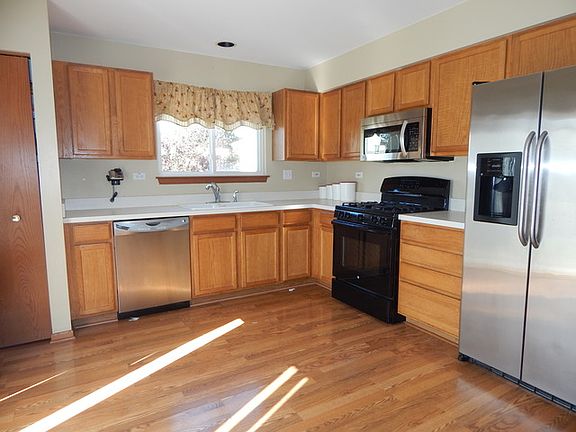 5th image of 15 Berkshire Ct