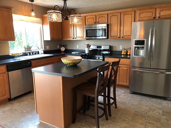 Kitchen appliances included