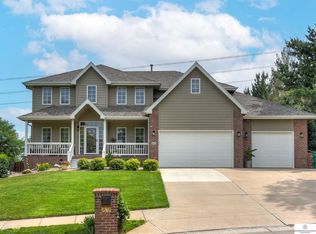 903 Killarney Dr, Papillion, NE 68046