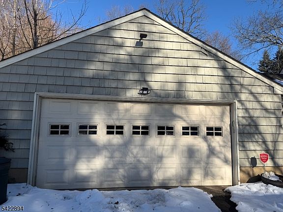 2nd image of 124 Gates Ave