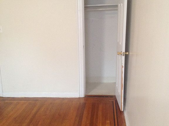 3rd image of 1137 Thieriot Ave