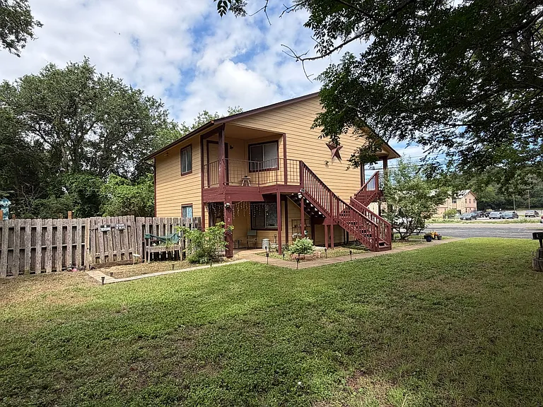 1628 Post Rd — Photo 2