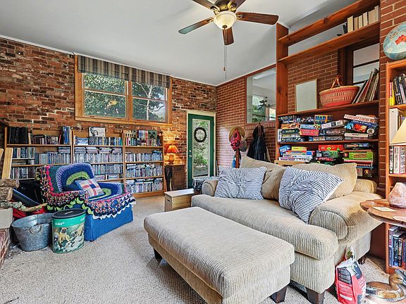 5th image of 325 Meredith St