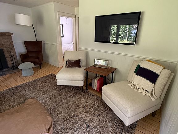 5th image of 1037 Strawberry Bay Rd