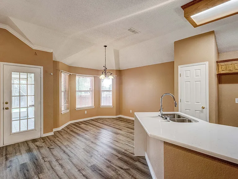 7708 Chandler Ct — Photo 6