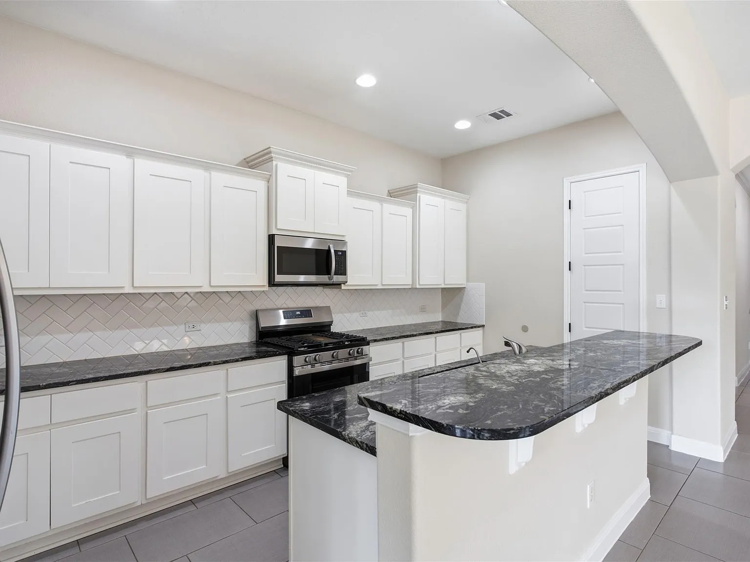 4 bed, 3.0 bath, 1990 sqft, $2,500 — Photo 1