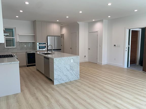 4th image of 712 16th Ave