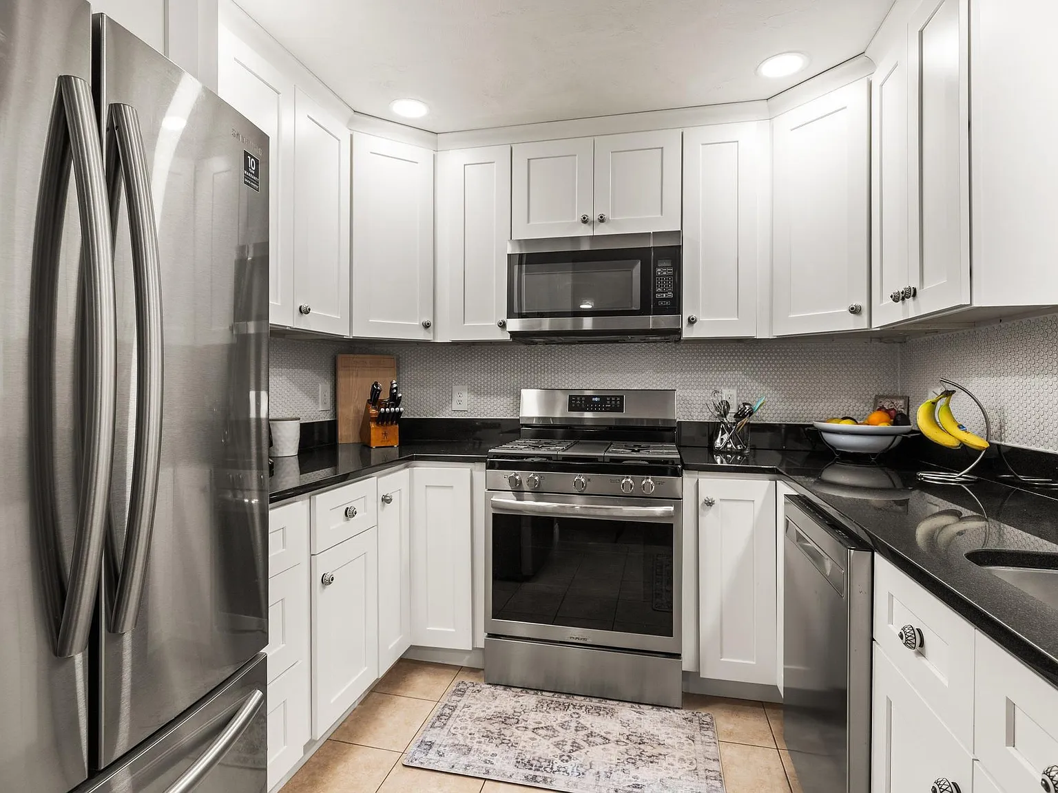 2 bed, 1807 sqft, $4,100 — Photo 2