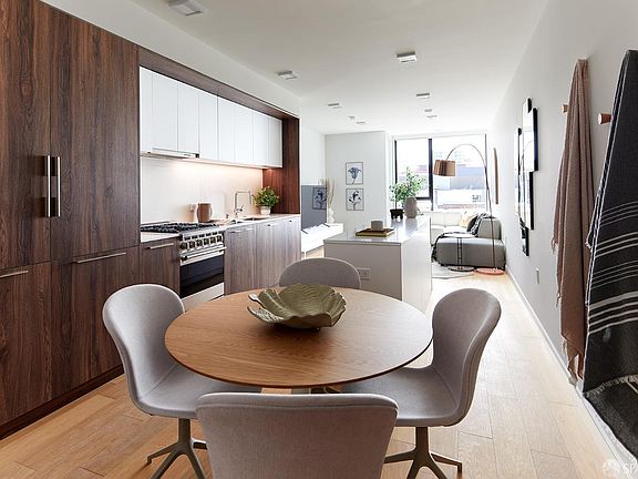4th image of 1580 Pacific Ave #411