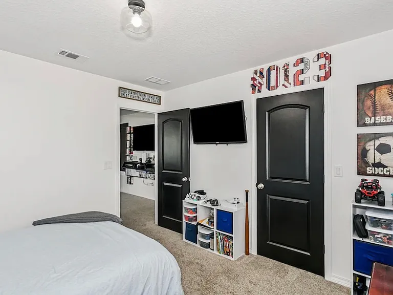 4884 Kensington Ln — Photo 36