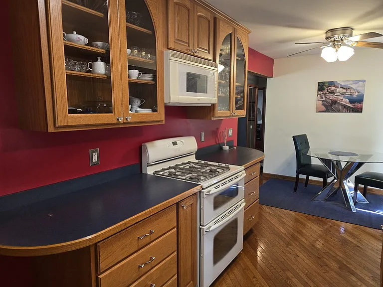 2340 Morton Ave — Photo 15