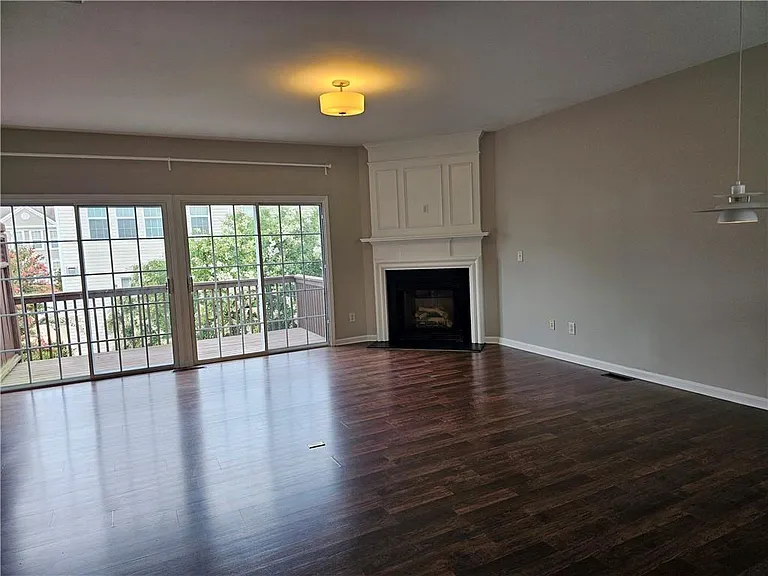 1021 Thornborough Dr — Photo 7