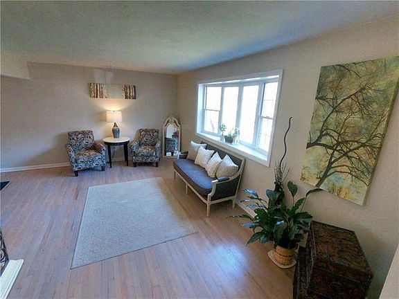 3rd image of 54 Sierra Dr