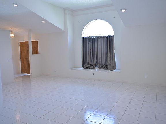 5th image of 409 SW Mimosa Cv