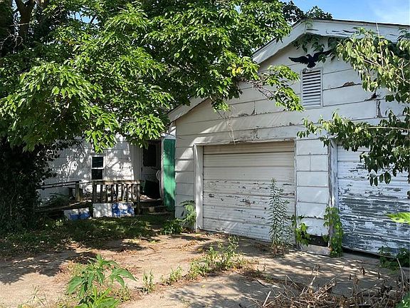 5th image of 1008 N Cedar St