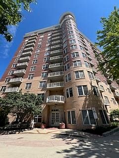 2nd image of 360 W Washington Ave Unit 1103
