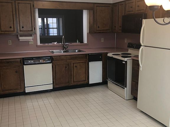 Kitchen with eat-in area