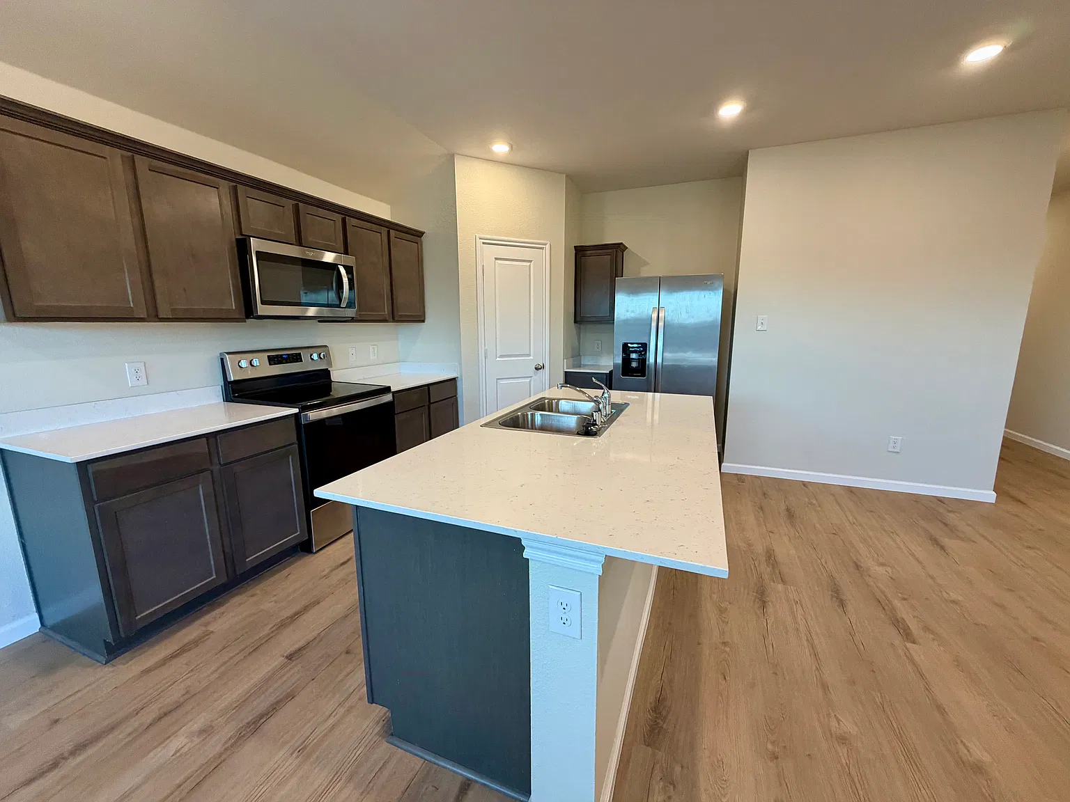 3 bed, 1444 sqft, $2,200 — Photo 2
