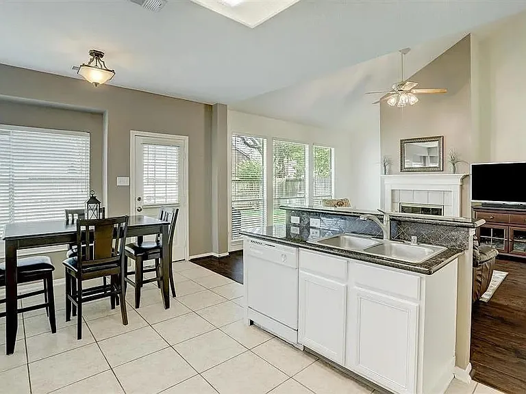 635 Presley Way — Photo 16