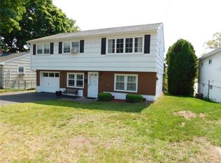 24 Dow St, New London, CT 06320