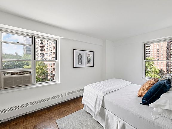 4th image of 575 Grand St Unit D0502