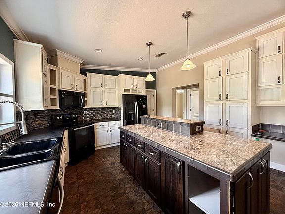 3rd image of 237 SW BARON GLEN Glen