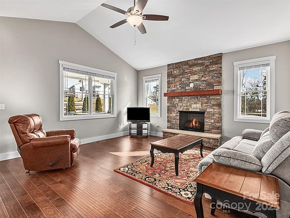 4th image of 203 Windy Acres Knoll Dr