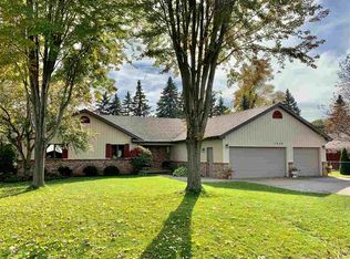 1059 Highland Park Rd, Neenah, WI 54956