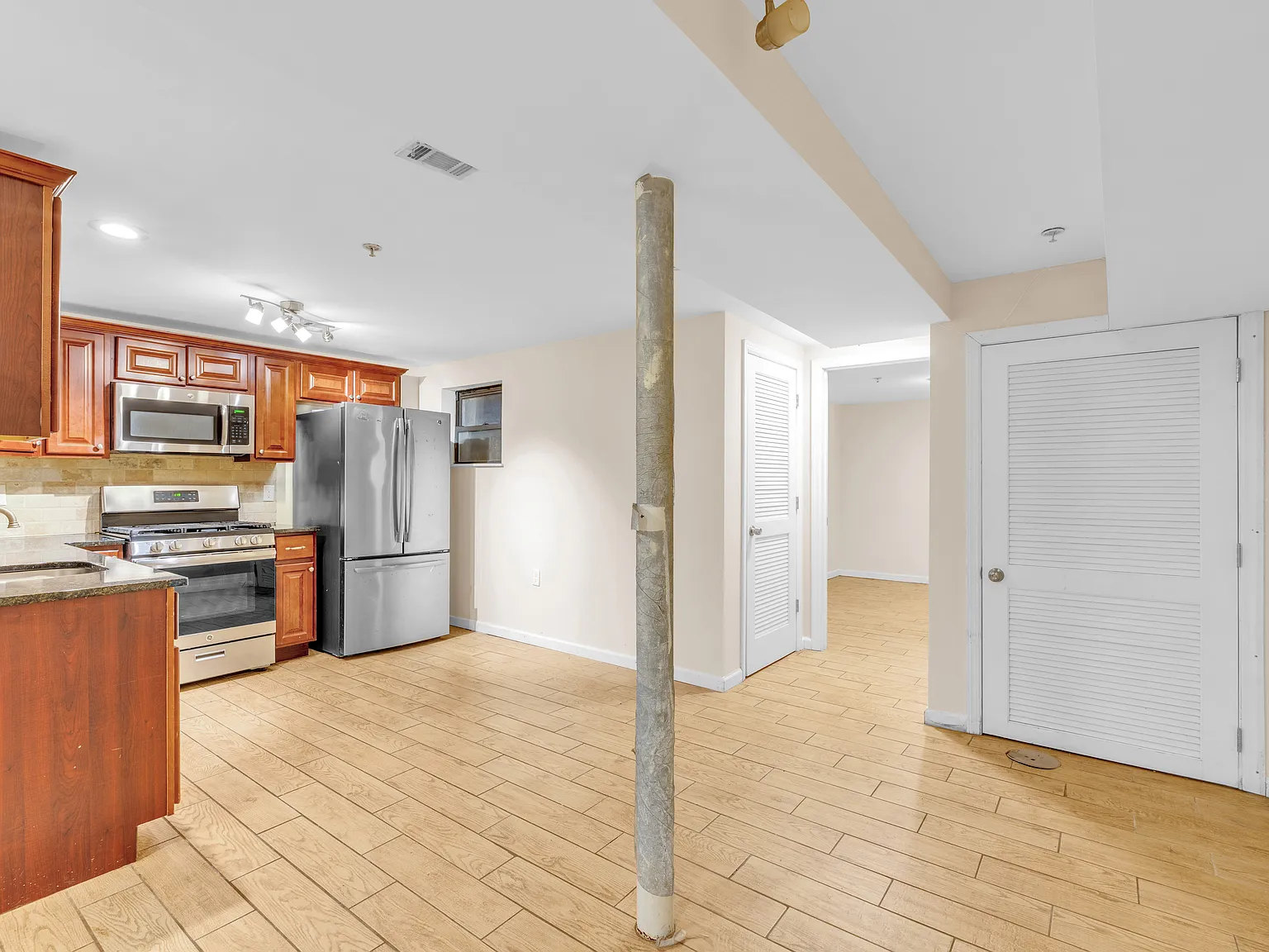2 bed, $2,100 — Photo 3