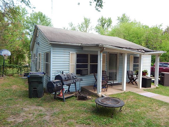 3rd image of 212 Border St